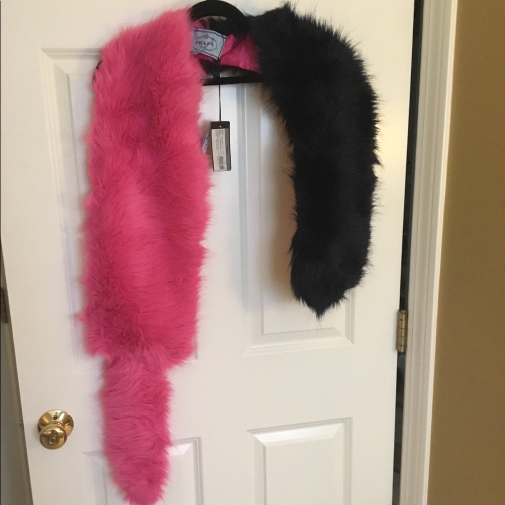 SALE ‼️Prada Pink Black Fur Scarf